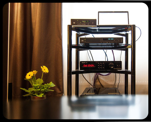   Trilogy 909, 
 High End  T+A DAC8, 
CD-SACD  T+A SACD 1260 R, 
 Studio Connections, 
 Black Rhodium